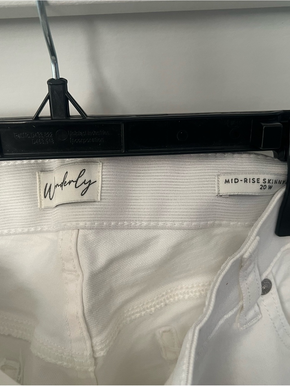 Wonderly White Ankle Crop Stretch Jeans - Picture 2 of 3